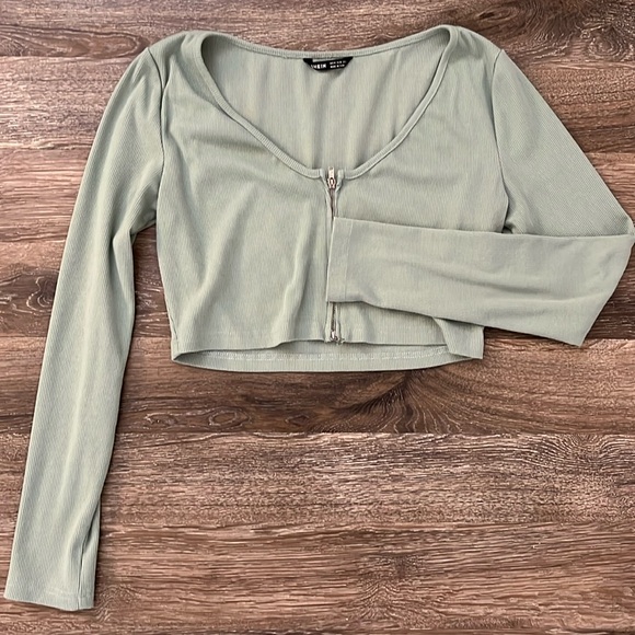 Zip Crop Top Cardigan Shirt Sage Green Long Sleeved Size Medium - Picture 2 of 7